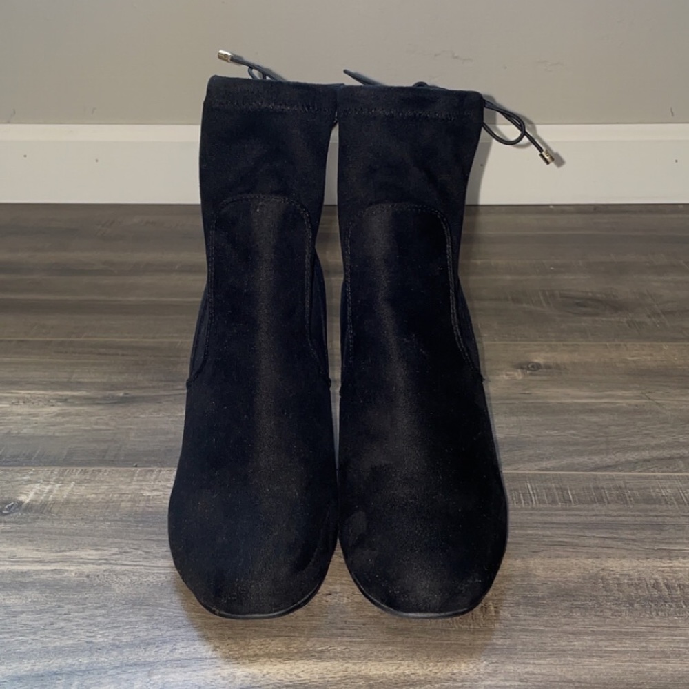 Chinese Laundry High Heeled Black Ankle Bootie - Picture 2 of 11